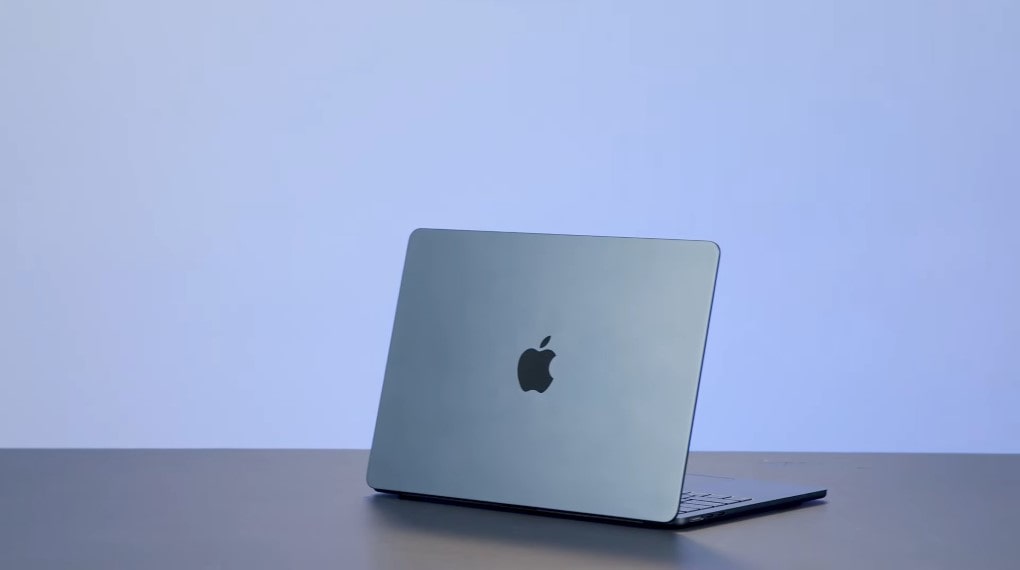 Apple MacBook Air 13 (2022) - Best ultraportable laptop for drone video editing